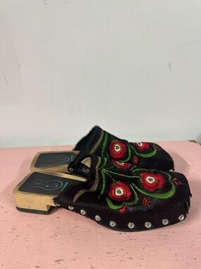 Free Lance Paris Sandals Floral Summer Women Size 38.5/US 8.5 Black Embroidered